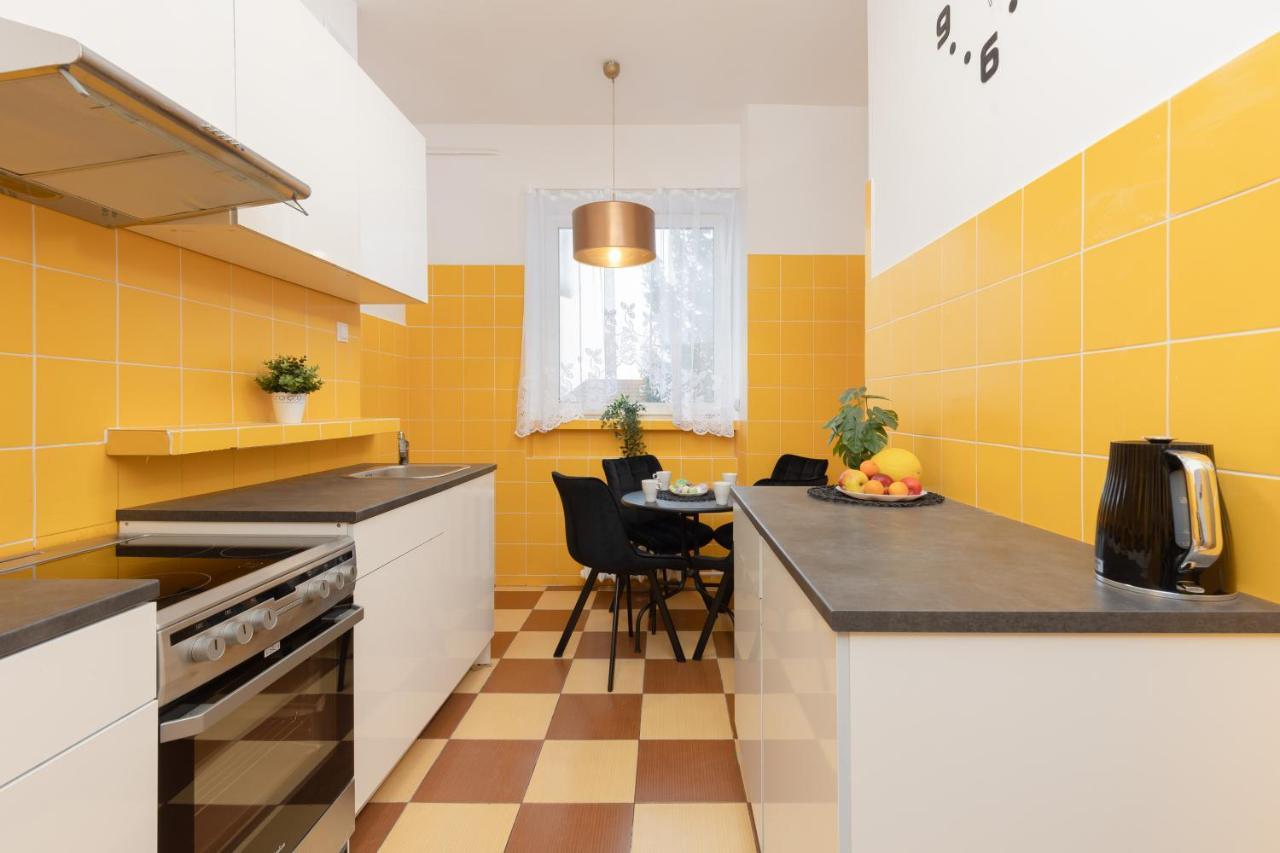 Metro Plac Wilsona Apartments Mickiewicza By Noclegi Renters Varsovie Extérieur photo