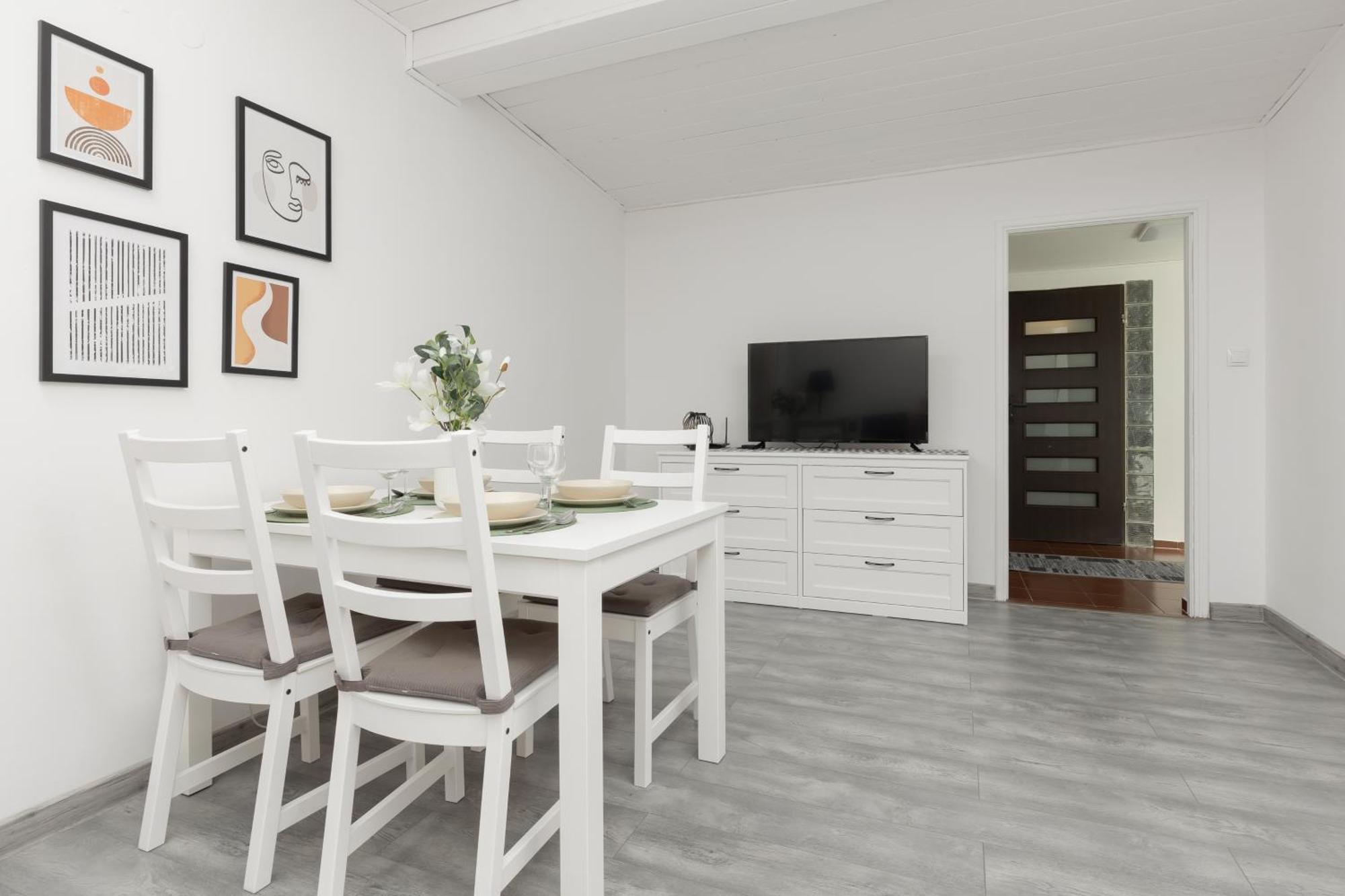 Metro Plac Wilsona Apartments Mickiewicza By Noclegi Renters Varsovie Extérieur photo
