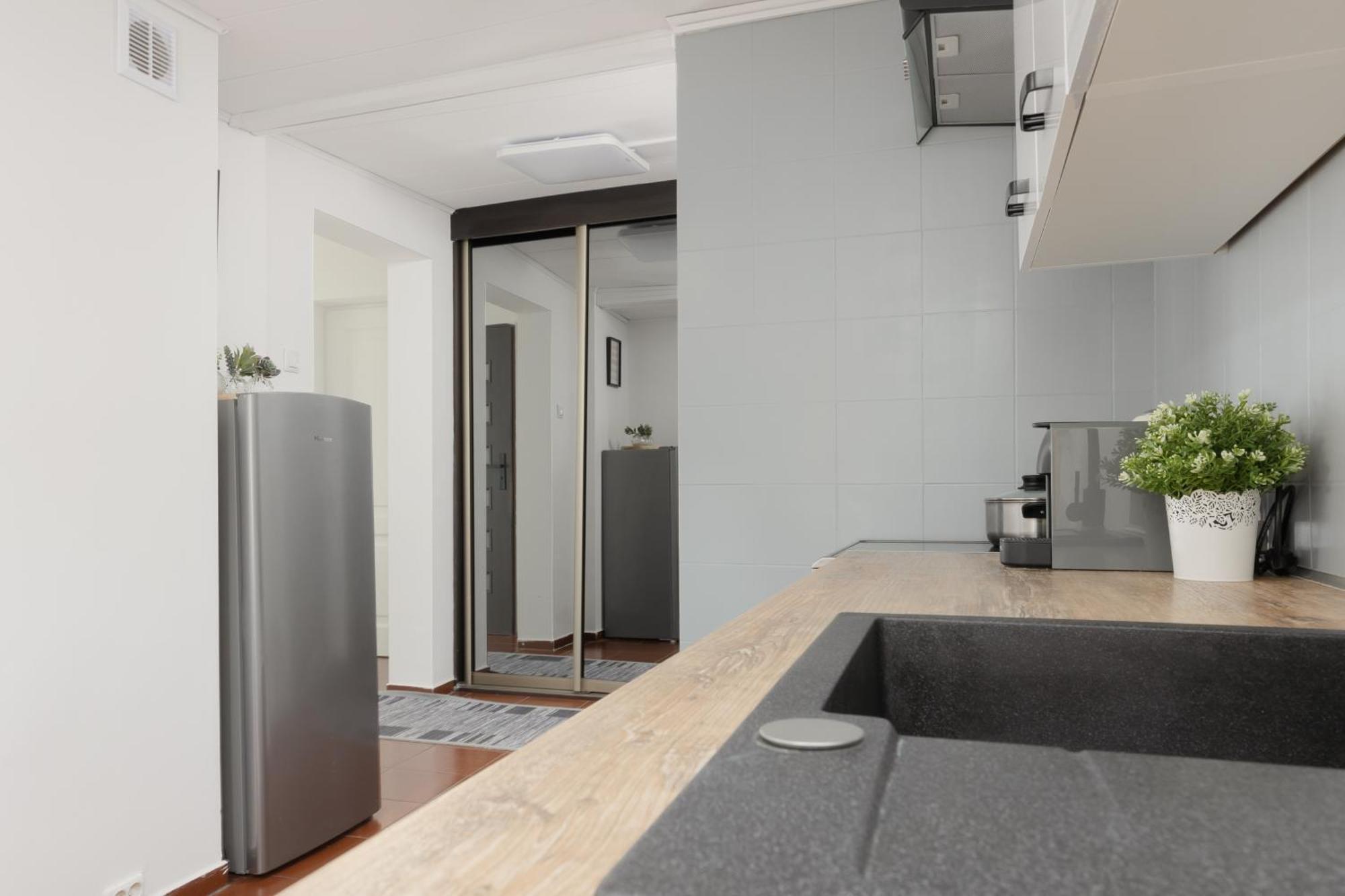 Metro Plac Wilsona Apartments Mickiewicza By Noclegi Renters Varsovie Extérieur photo